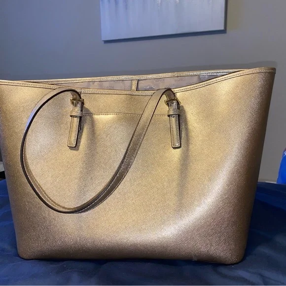 EUC Michael kors gold XL tote bag - Picture 4 of 17